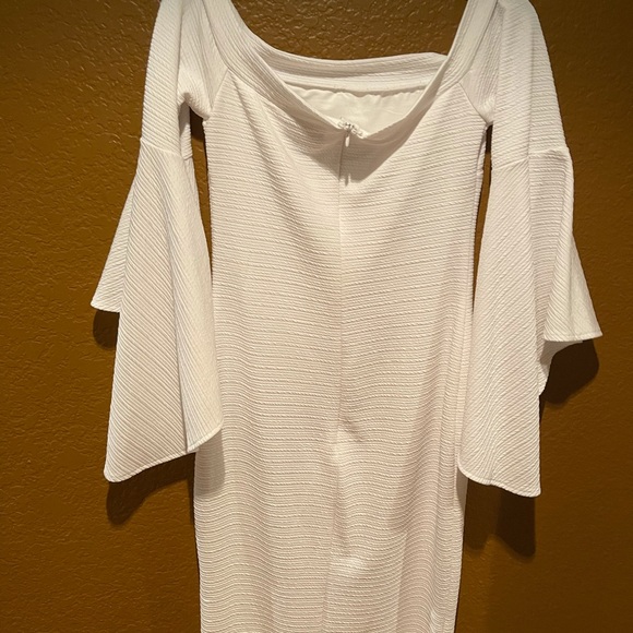 White off the shoulders Dress - Picture 4 of 4